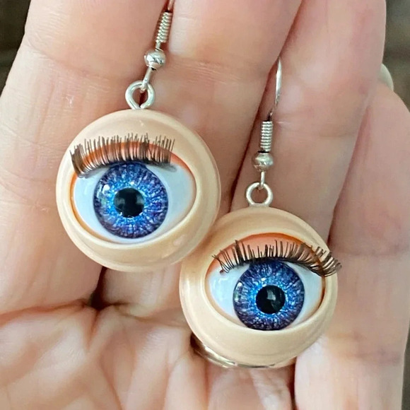 Kitschy Unique Fun Opening & Closing Babydoll Eyes Earrings NEW - Picture 2 of 4